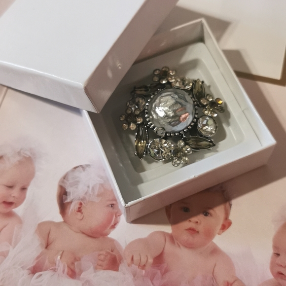Affordable Fashion Finds Jewelry - Antique Brooch